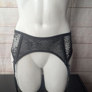 Victoria's Secret| Dream Angels Lace Garter Belt